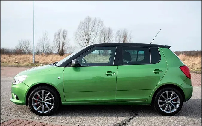 pomorskie Skoda Fabia cena 29999 przebieg: 153300, rok produkcji 2011 z Ustrzyki Dolne